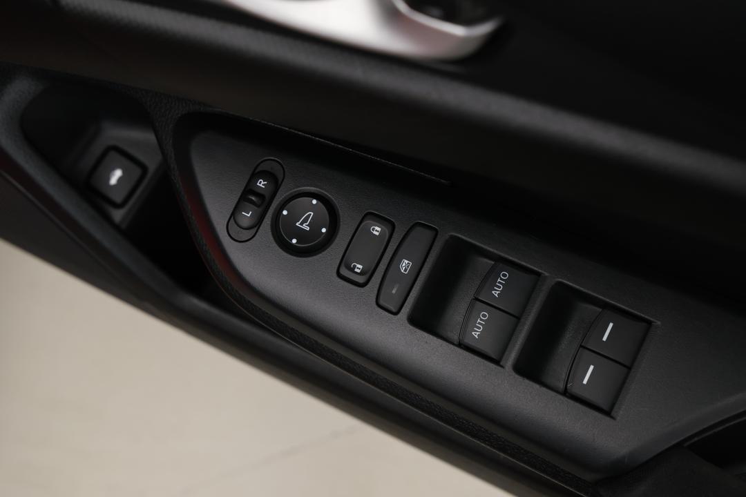 2017 Honda Civic Vti, Automatic, 91730 km, Drivers Side Door Panel Controls