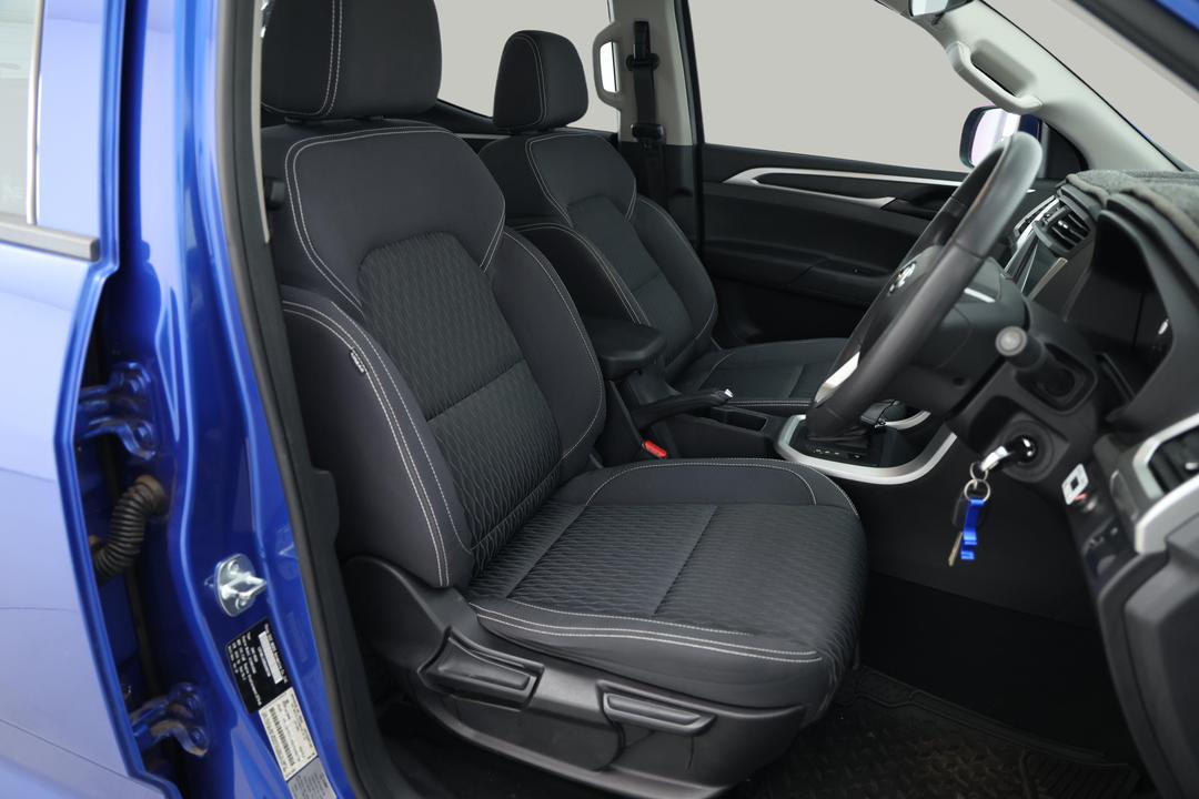 2019 LDV T60 Pro (4x4), Automatic, 116093 km, Right Side Front Door Cabin View