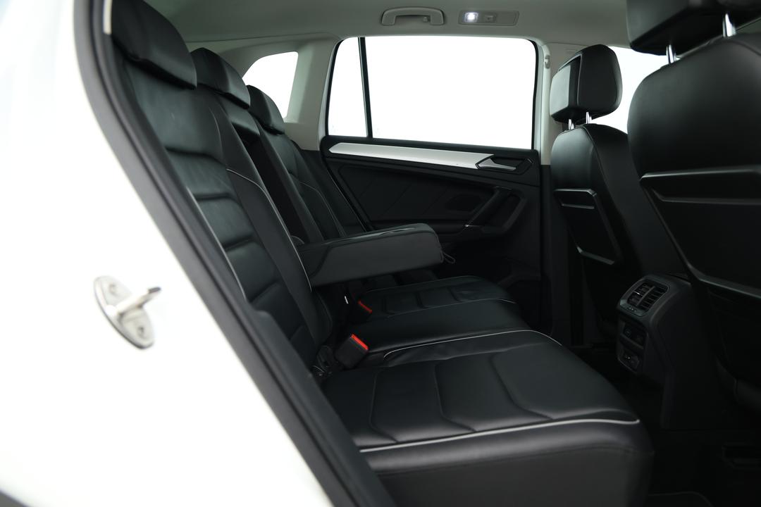 2018 Volkswagen Tiguan 132 Tsi Comfortline, Automatic, 107338 km, Right Side Rear Door Cabin View