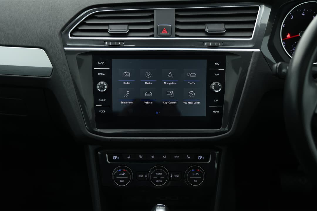 2018 Volkswagen Tiguan 132 Tsi Comfortline, Automatic, 107338 km, Center Console