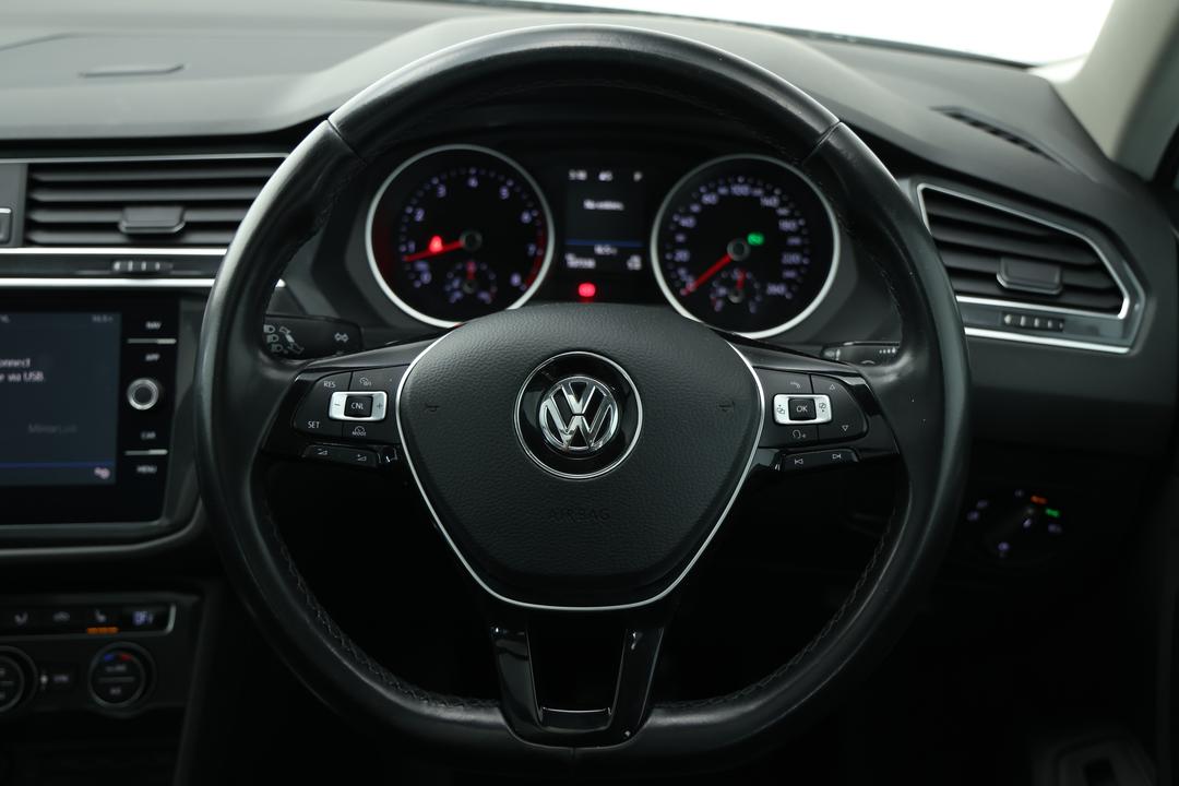 2018 Volkswagen Tiguan 132 Tsi Comfortline, Automatic, 107338 km, Steering Wheel Close-up