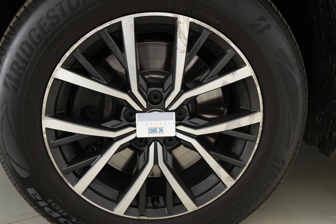 2018 Volkswagen Tiguan 132 Tsi Comfortline, Automatic, 107338 km, Wheels Rim Rear RHS Gutter Rash