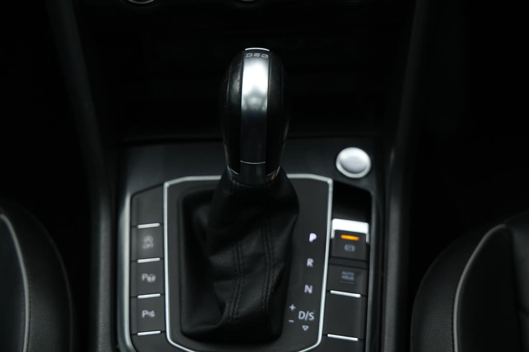 2018 Volkswagen Tiguan 132 Tsi Comfortline, Automatic, 107338 km, Gear Lever 
