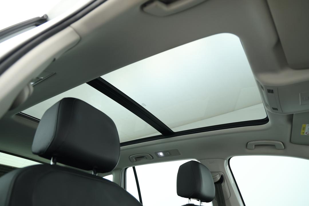 2018 Volkswagen Tiguan 132 Tsi Comfortline, Automatic, 107338 km, Interior Sunroof/Moonroof