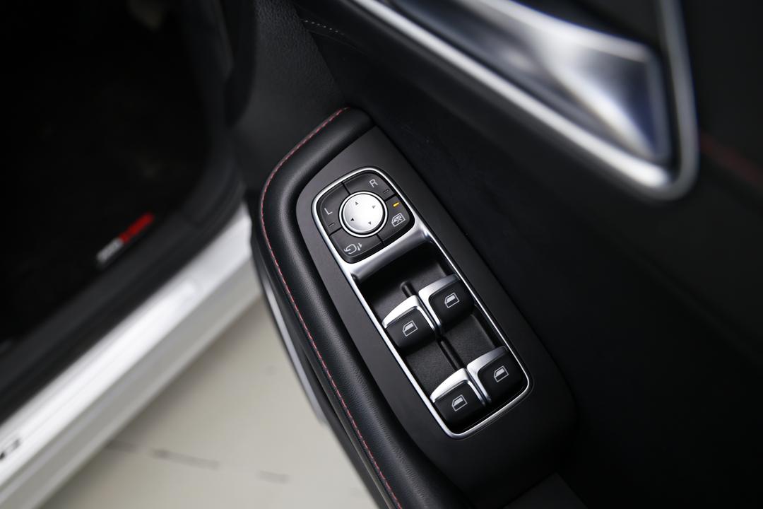 2022 MG HS Vibe, Automatic, 69836 km, Drivers Side Door Panel Controls