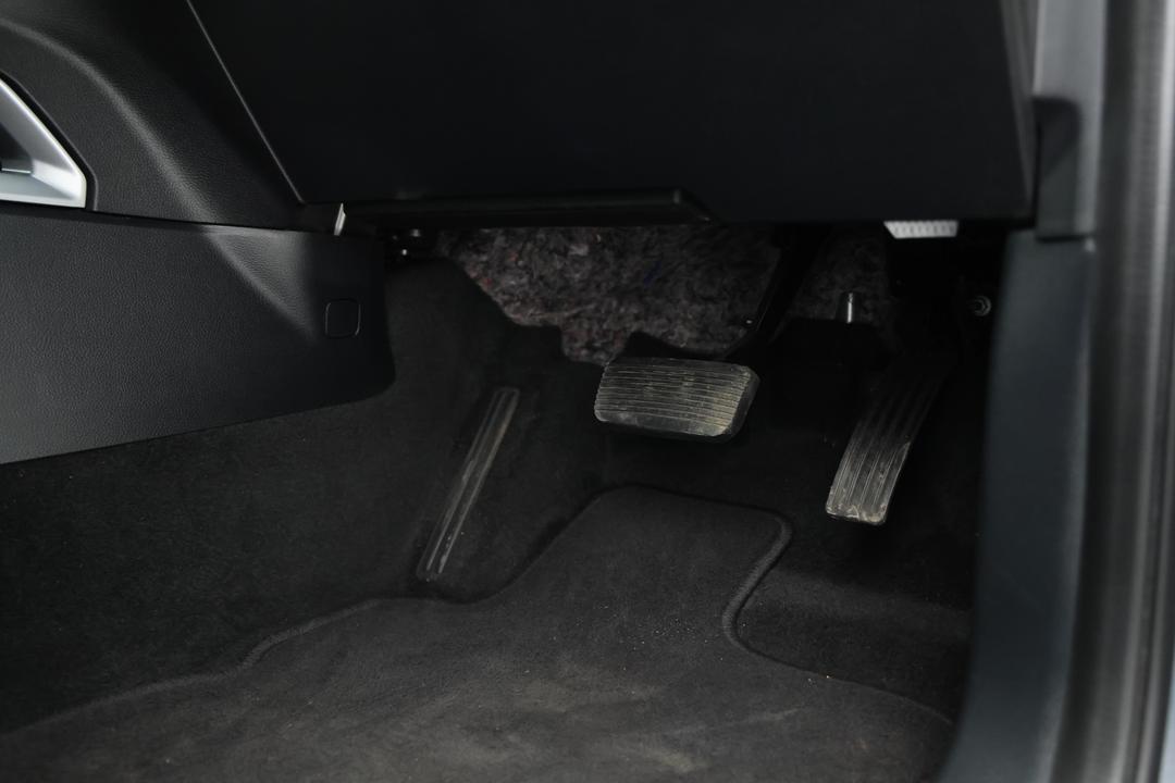 2023 Ford Ranger Wildtrak 3.0 (4x4), Automatic, 23858 km, Pedals and Footmat