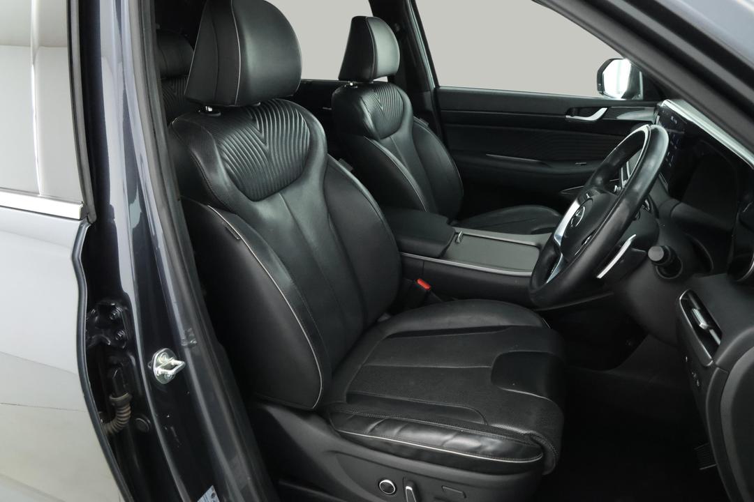 2023 Hyundai Palisade Highlander (7 Seat), Automatic, 63995 km, Right Side Front Door Cabin View