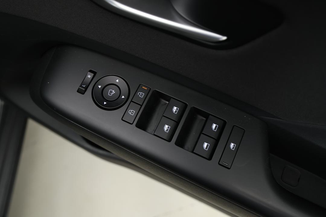 2024 Hyundai Kona Kona, Automatic, 10080 km, Drivers Side Door Panel Controls