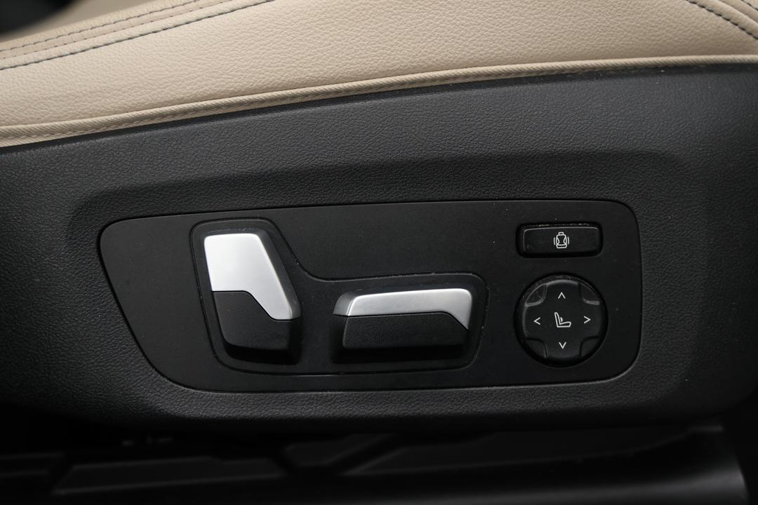 2020 BMW X3 xDrive30i M Sport, Automatic, 35458 km, Drivers Side Adjustment Panel
