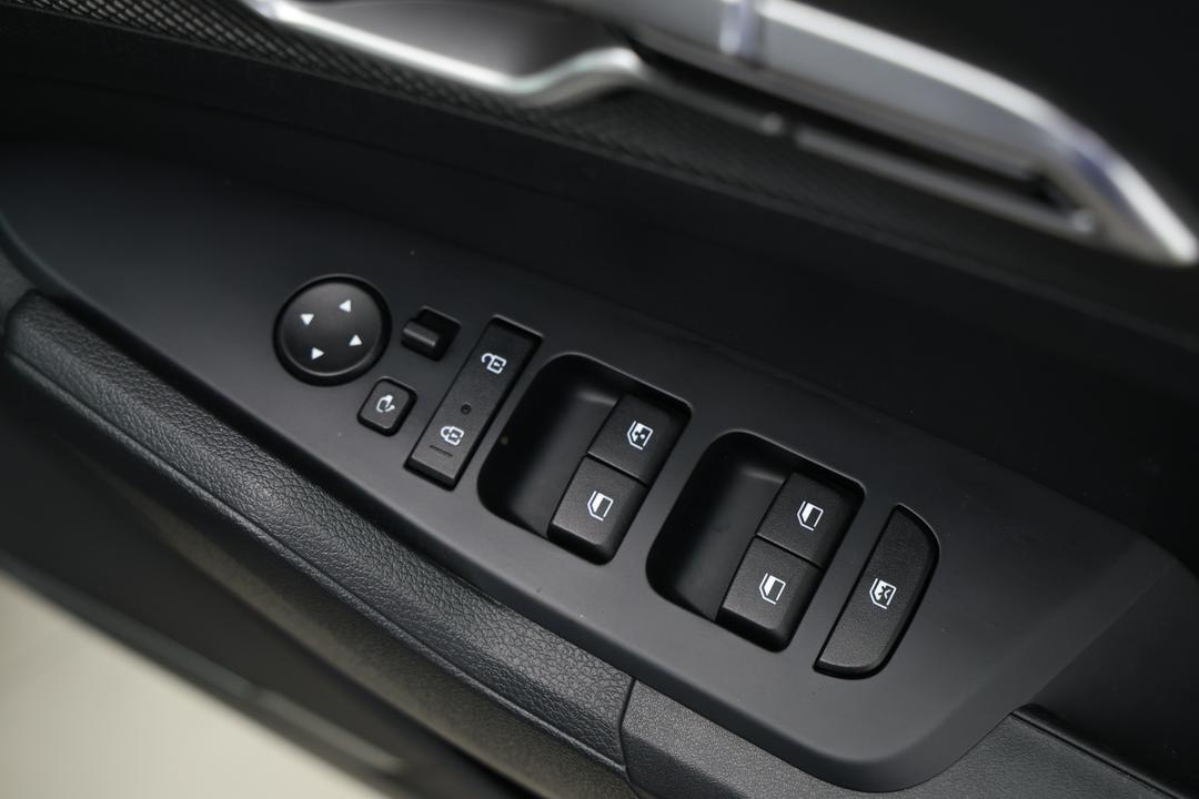 2024 Kia Sportage S (FWD), Automatic, 50766 km, Drivers Side Door Panel Controls