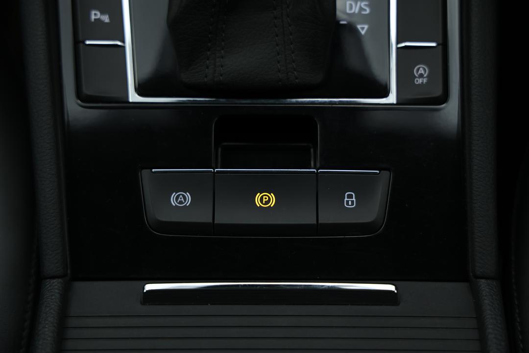 2018 SKODA Superb 162 Tsi, Automatic, 95271 km, Handbrake