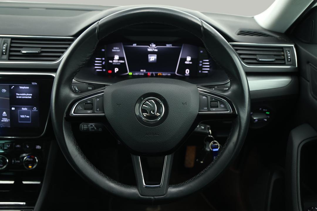 2018 SKODA Superb 162 Tsi, Automatic, 95271 km, Steering Wheel Close-up