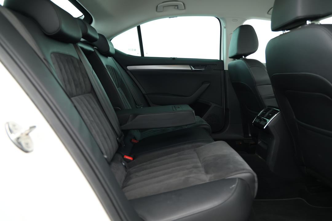 2018 SKODA Superb 162 Tsi, Automatic, 95271 km, Right Side Rear Door Cabin View