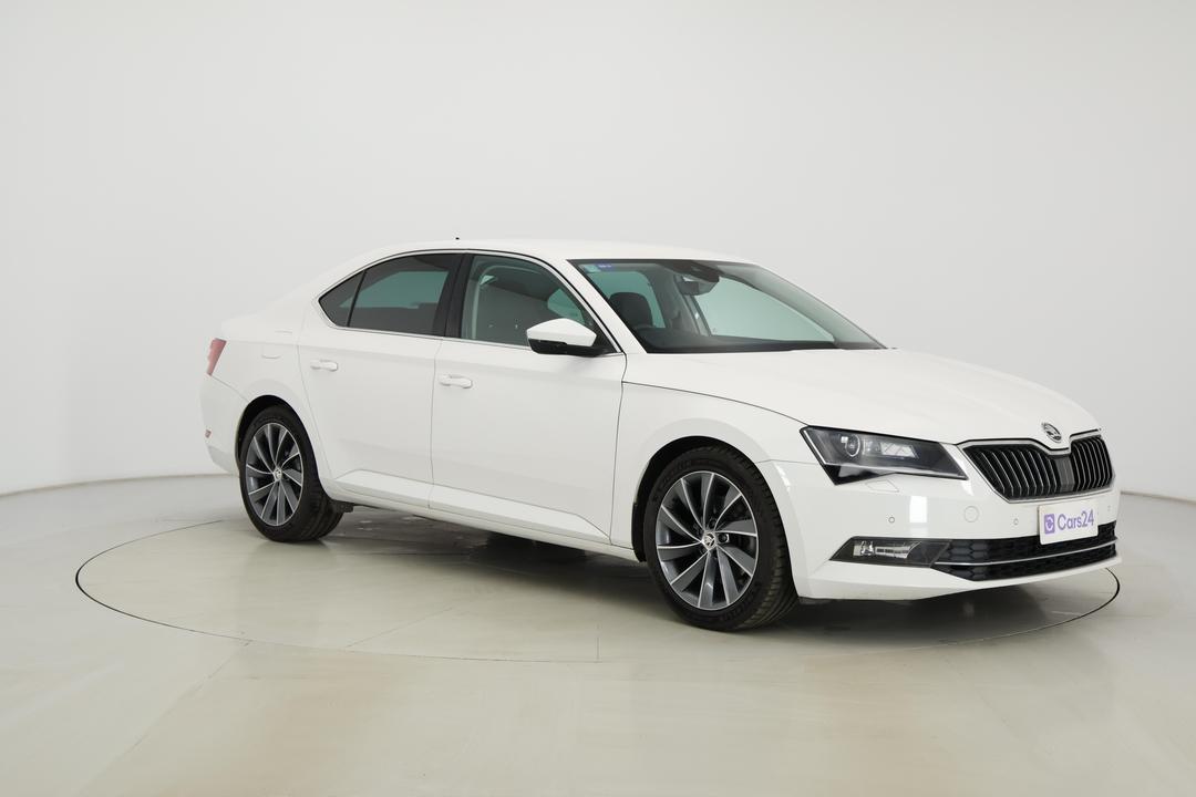 2018 SKODA Superb 162 Tsi, Automatic, 95271 km, Right Front Diagonal (45- Degree) View