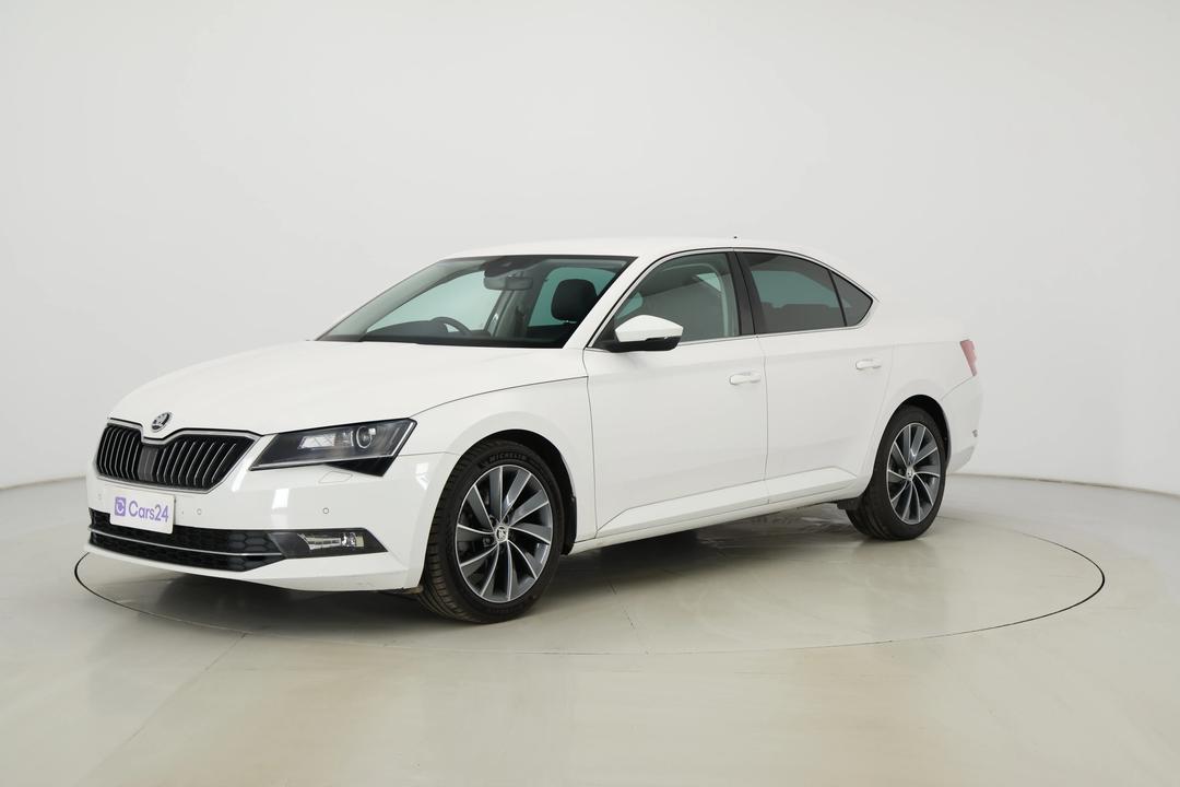 2018 SKODA Superb 162 Tsi, Automatic, 95271 km, Left Front Diagonal (45- Degree) View