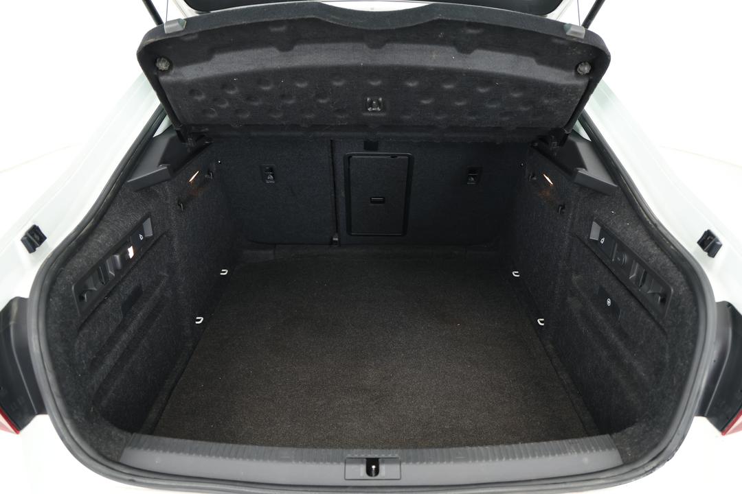 2018 SKODA Superb 162 Tsi, Automatic, 95271 km, Boot Inside View