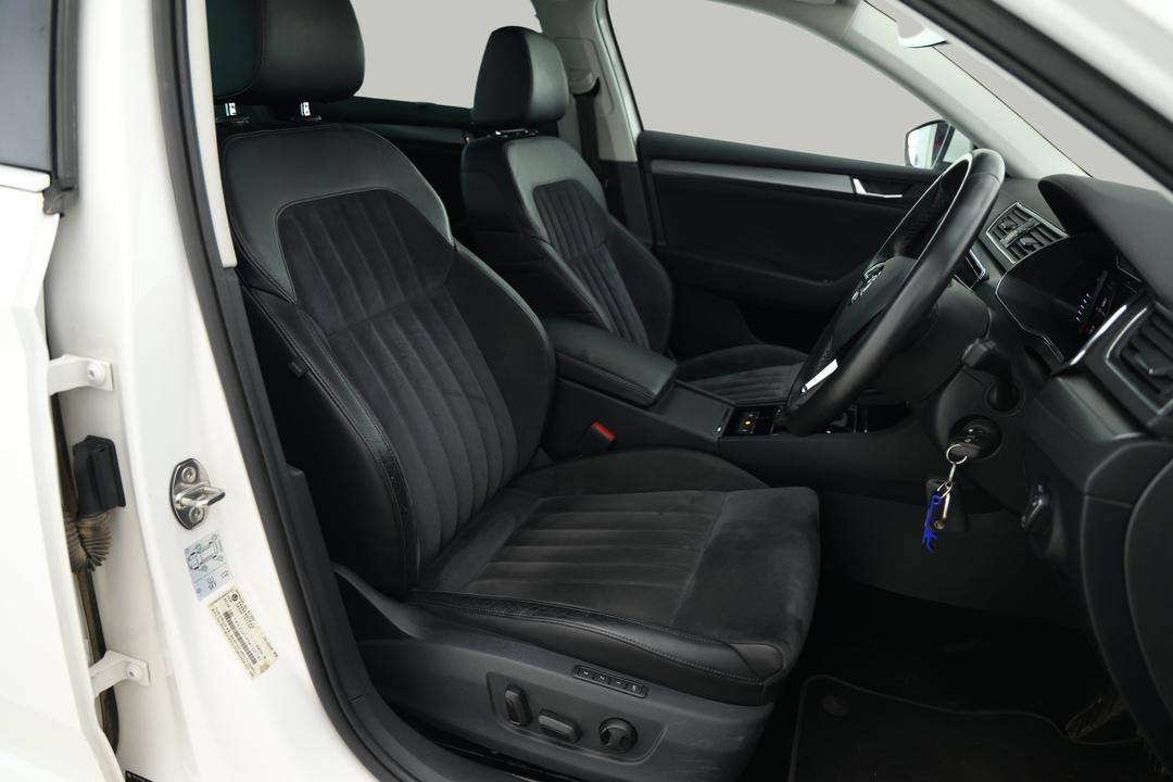 2018 SKODA Superb 162 Tsi, Automatic, 95271 km, Right Side Front Door Cabin View