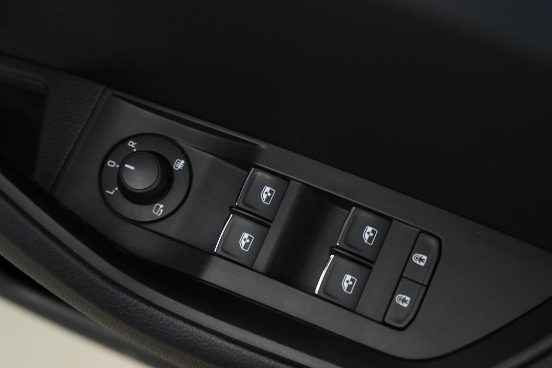 2018 SKODA Superb 162 Tsi, Automatic, 95271 km, Drivers Side Door Panel Controls