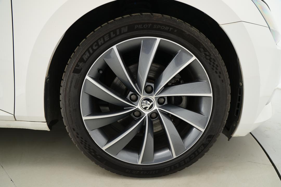 2018 SKODA Superb 162 Tsi, Automatic, 95271 km, Right Front Wheel