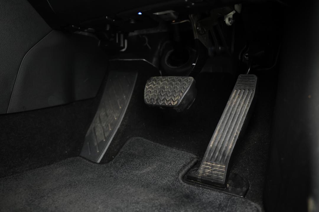 2023 Toyota RAV4 Cruiser (2WD) Hybrid, Automatic, 47445 km, Pedals and Footmat