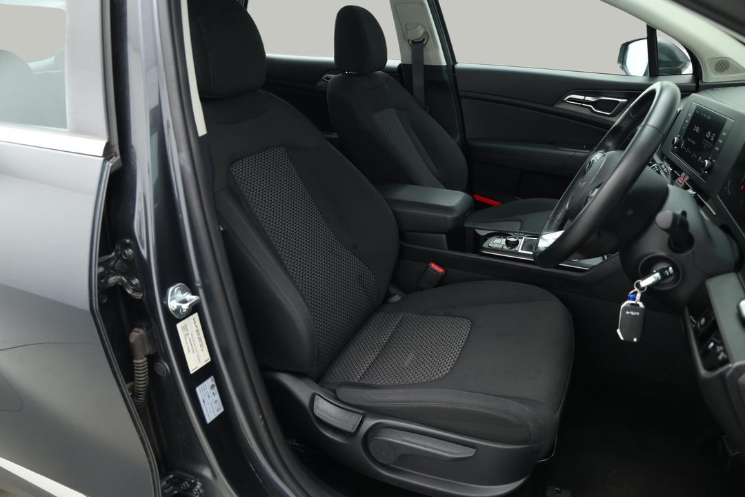 2024 Kia Sportage S (FWD), Automatic, 51037 km, Right Side Front Door Cabin View