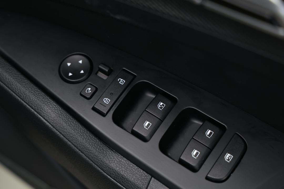 2024 Kia Sportage S (FWD), Automatic, 51037 km, Drivers Side Door Panel Controls