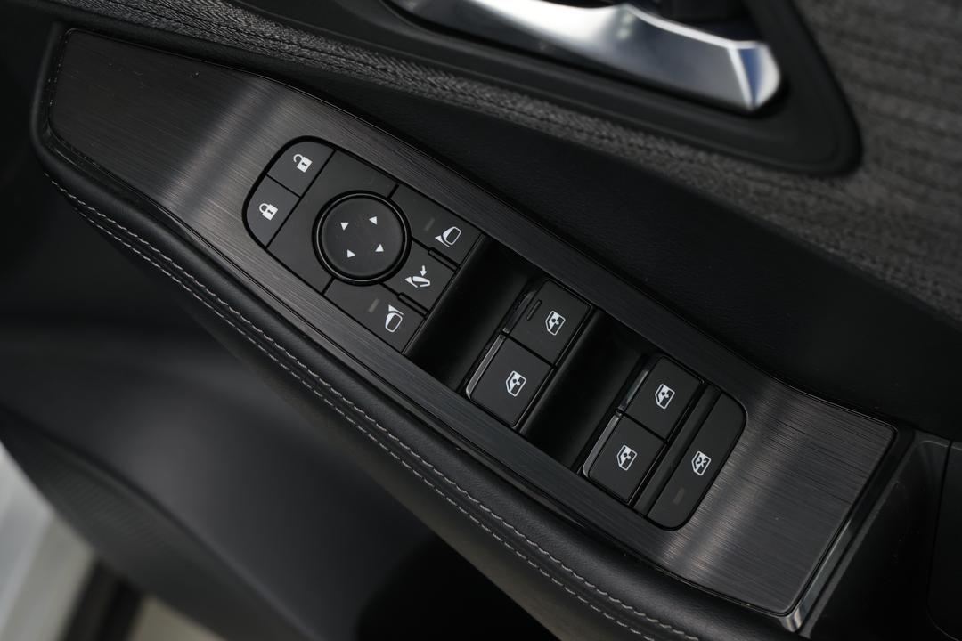 2024 Nissan X-trail St (4WD) 7 Seat, Automatic, 30229 km, Drivers Side Door Panel Controls