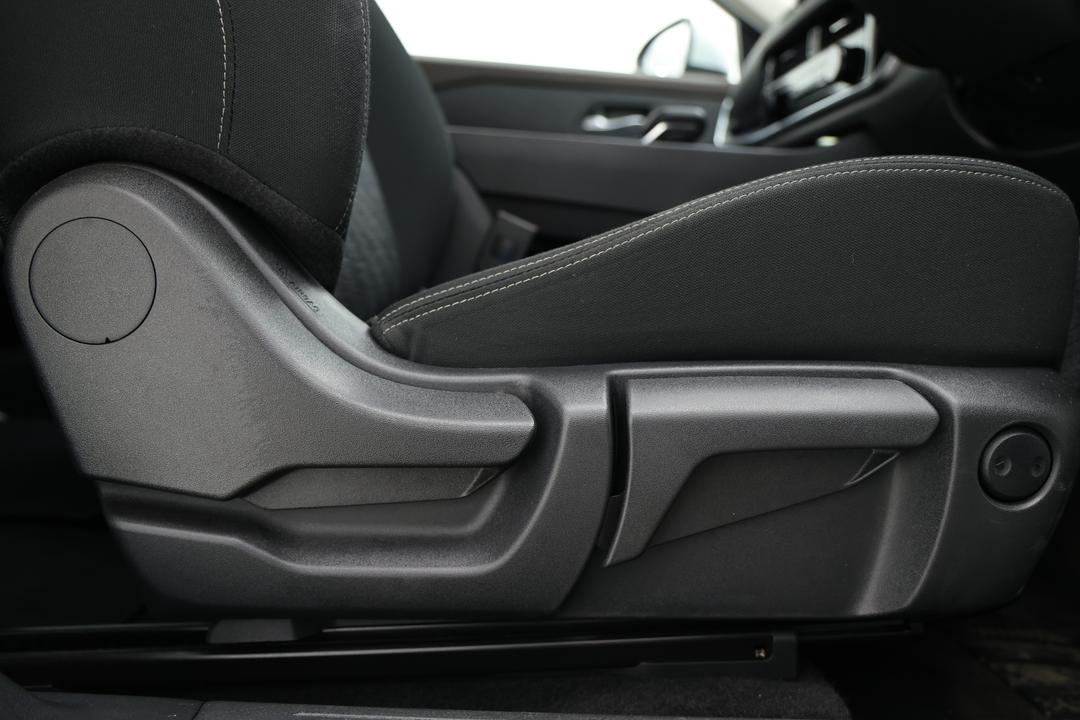 2024 Nissan X-trail St (4WD) 7 Seat, Automatic, 30229 km, Drivers Side Adjustment Panel