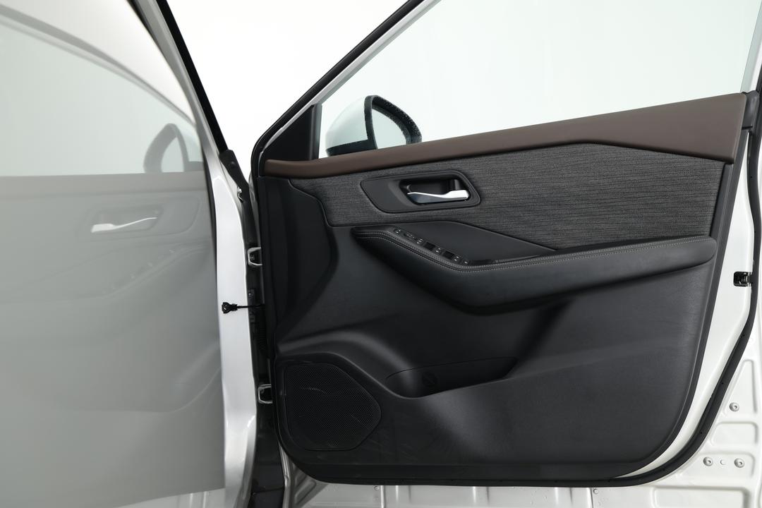 2024 Nissan X-trail St (4WD) 7 Seat, Automatic, 30229 km, Speaker View