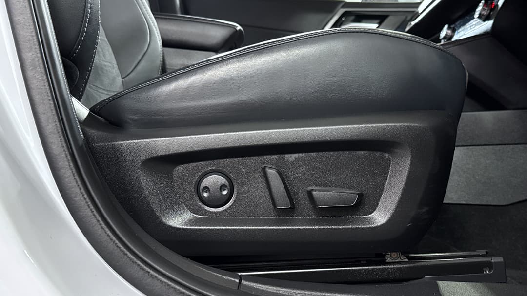 2023 Mitsubishi Outlander Aspire 7 Seat (2WD), Automatic, 27743 km, Drivers Side Adjustment Panel