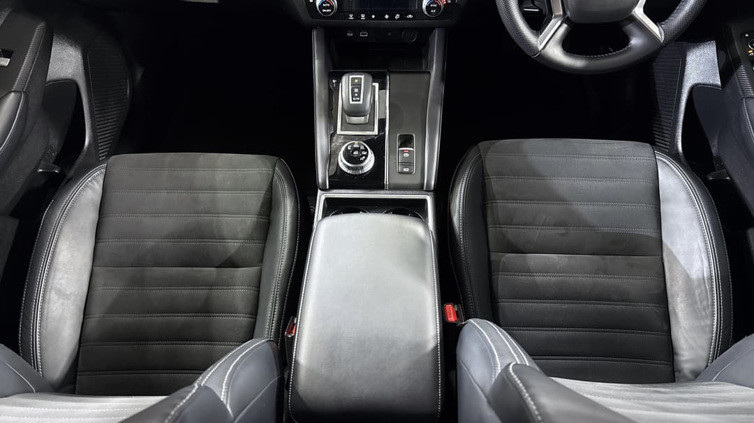 2023 Mitsubishi Outlander Aspire 7 Seat (2WD), Automatic, 27743 km, Center Console