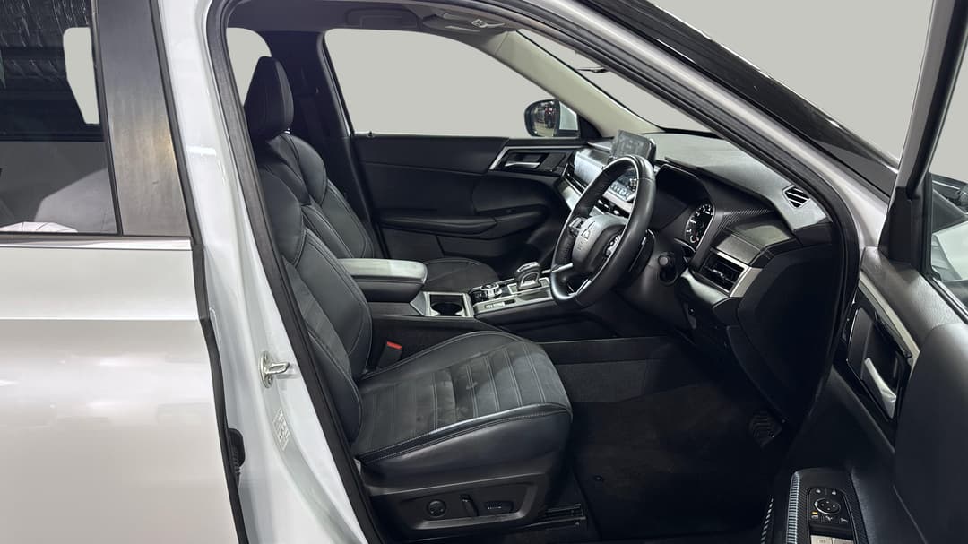 2023 Mitsubishi Outlander Aspire 7 Seat (2WD), Automatic, 27743 km, Right Side Front Door Cabin View