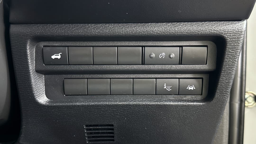 2023 Mitsubishi Outlander Aspire 7 Seat (2WD), Automatic, 27743 km, Utility Switches/Buttons