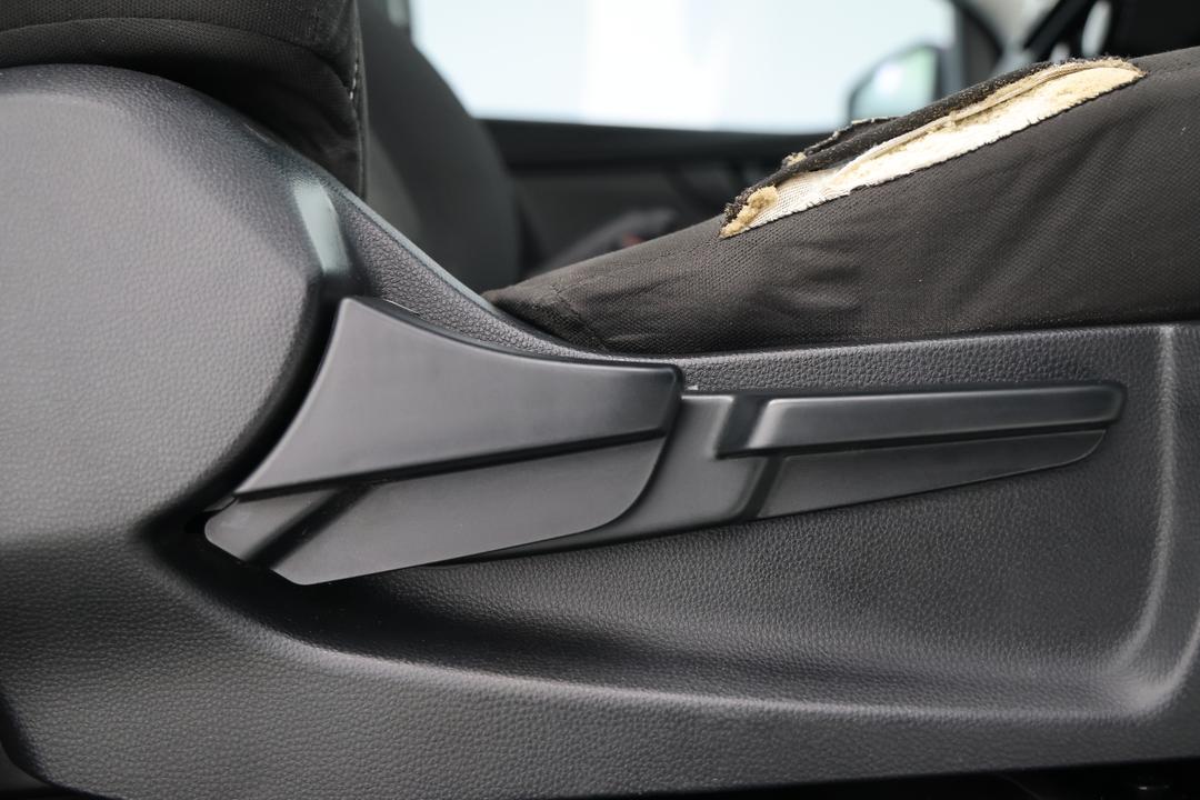 2020 Isuzu D-MAX Sx High Ride (4x2), Automatic, 107804 km, Drivers Side Adjustment Panel