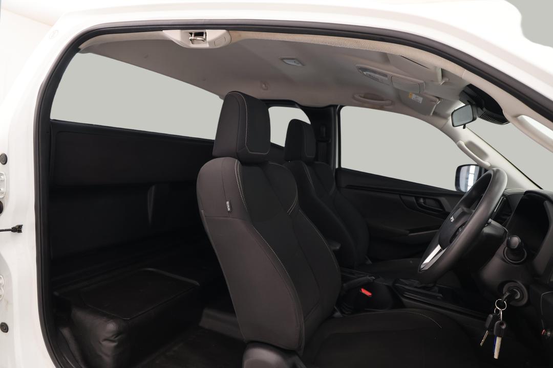 2020 Isuzu D-MAX Sx High Ride (4x2), Automatic, 107804 km, Right Side Front Door Cabin View