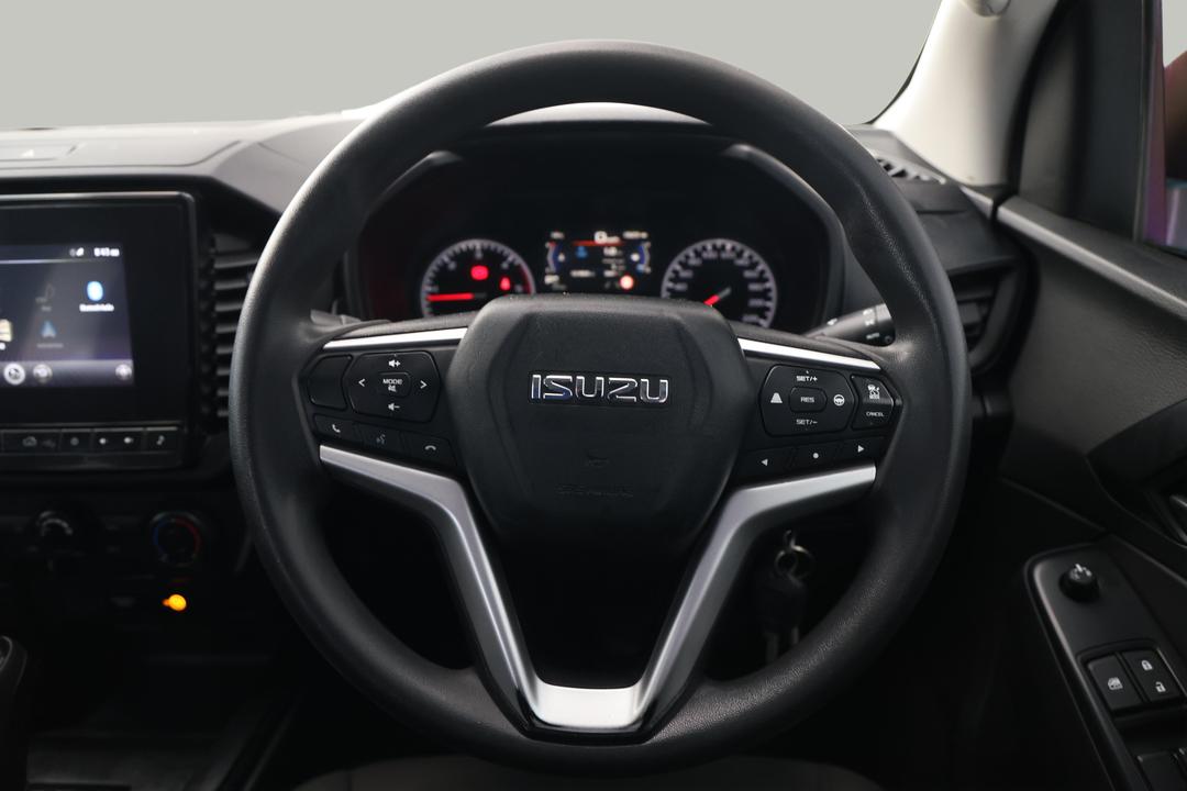 2020 Isuzu D-MAX Sx High Ride (4x2), Automatic, 107804 km, Steering Wheel Close-up