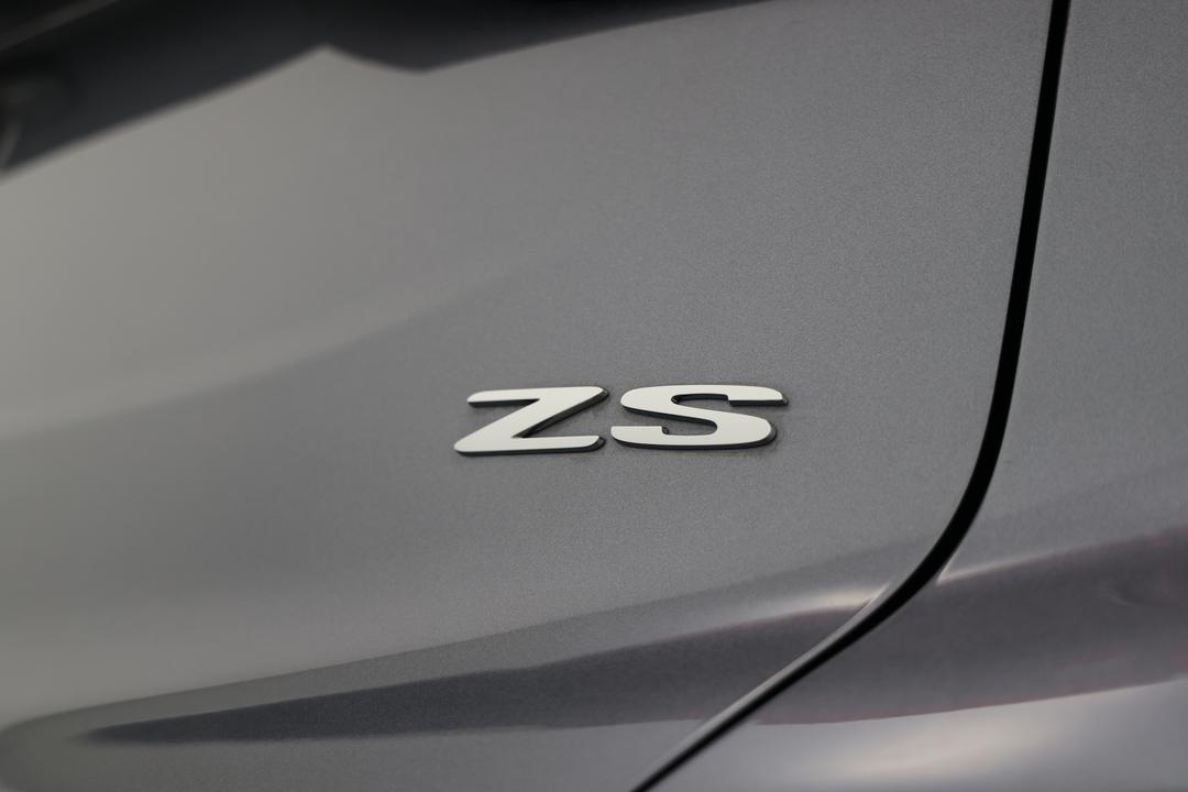 2025 MG ZS Essence Turbo, Automatic, 18216 km, Badge (Boot Right Side)