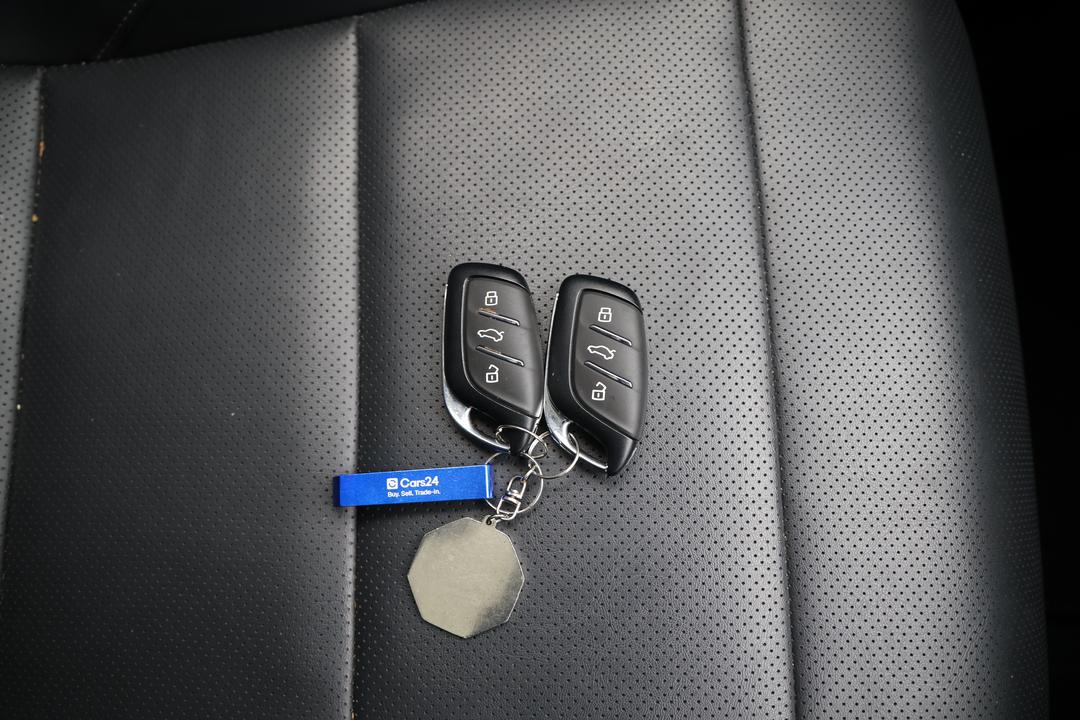 2025 MG ZS Essence Turbo, Automatic, 18216 km, Key Close-up