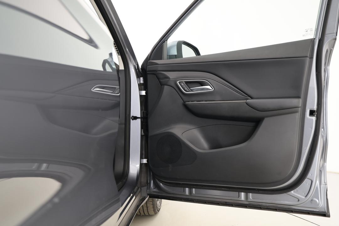 2025 MG ZS Essence Turbo, Automatic, 18216 km, Speaker View