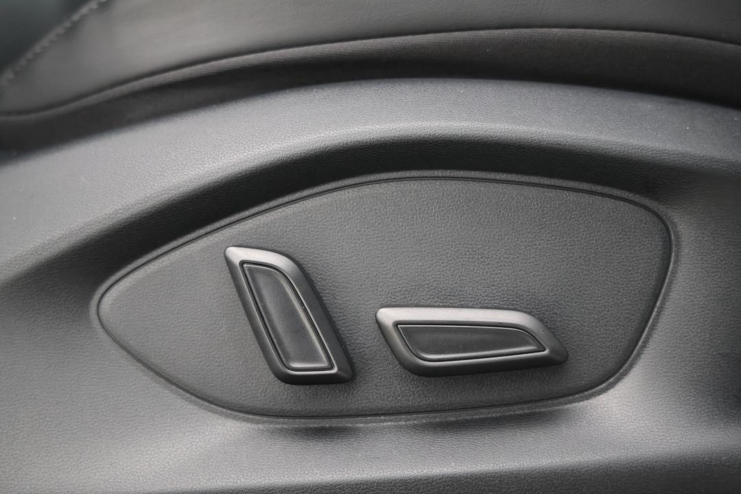 2025 MG ZS Essence Turbo, Automatic, 18216 km, Drivers Side Adjustment Panel