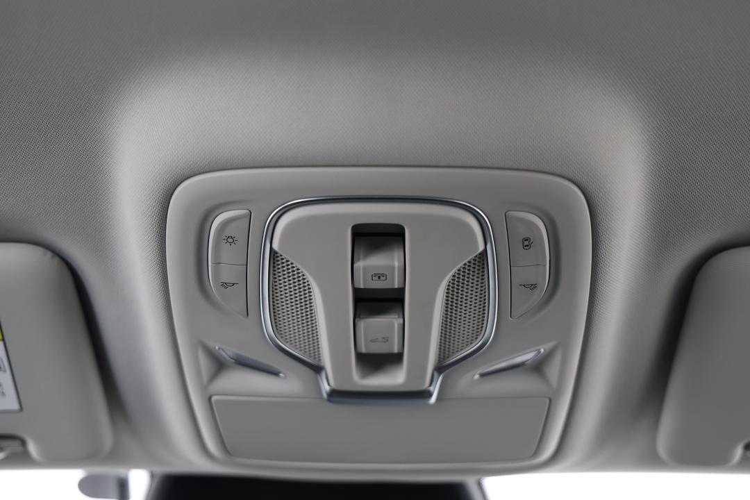 2025 MG ZS Essence Turbo, Automatic, 18216 km, On-Roof Controls/Sunglass holder
