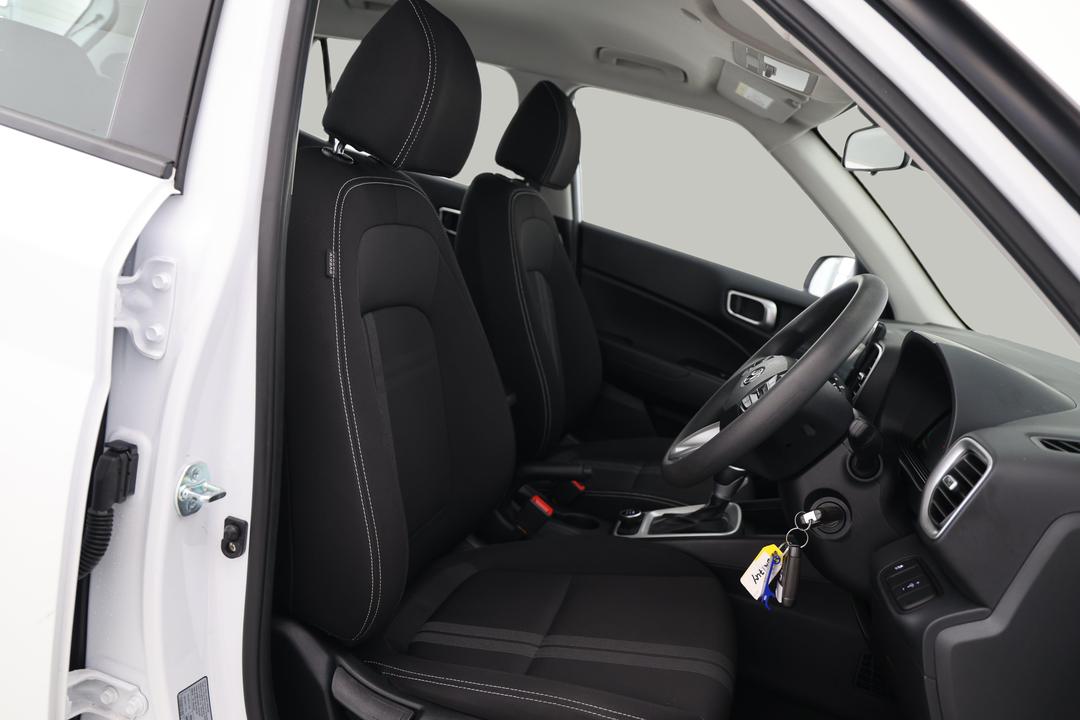 2025 Hyundai Venue Venue, Automatic, 21844 km, Right Side Front Door Cabin View