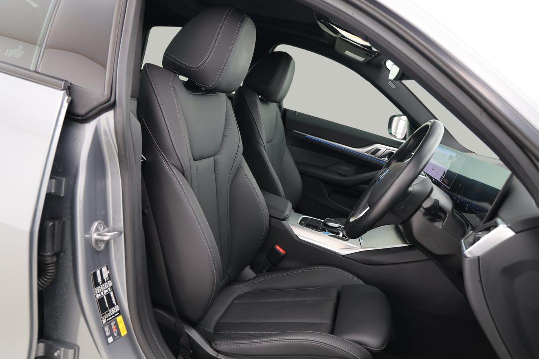 2023 BMW I4 Edrive35 Gran Coupe, Automatic, 13462 km, Right Side Front Door Cabin View