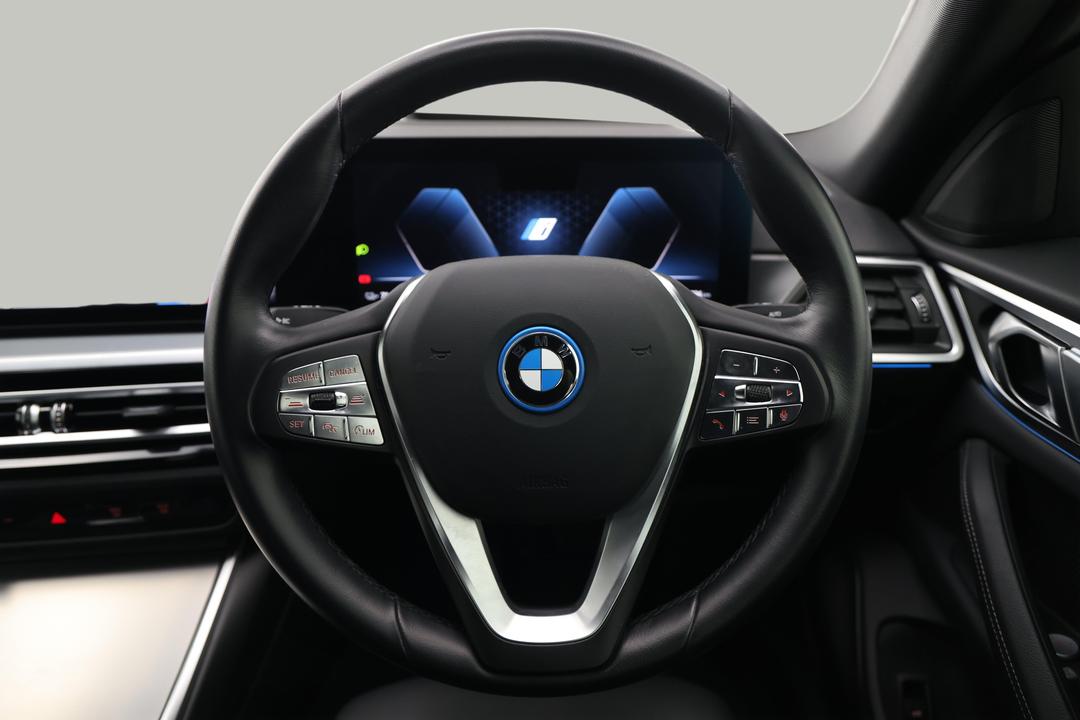2023 BMW I4 Edrive35 Gran Coupe, Automatic, 13462 km, Steering Wheel Close-up