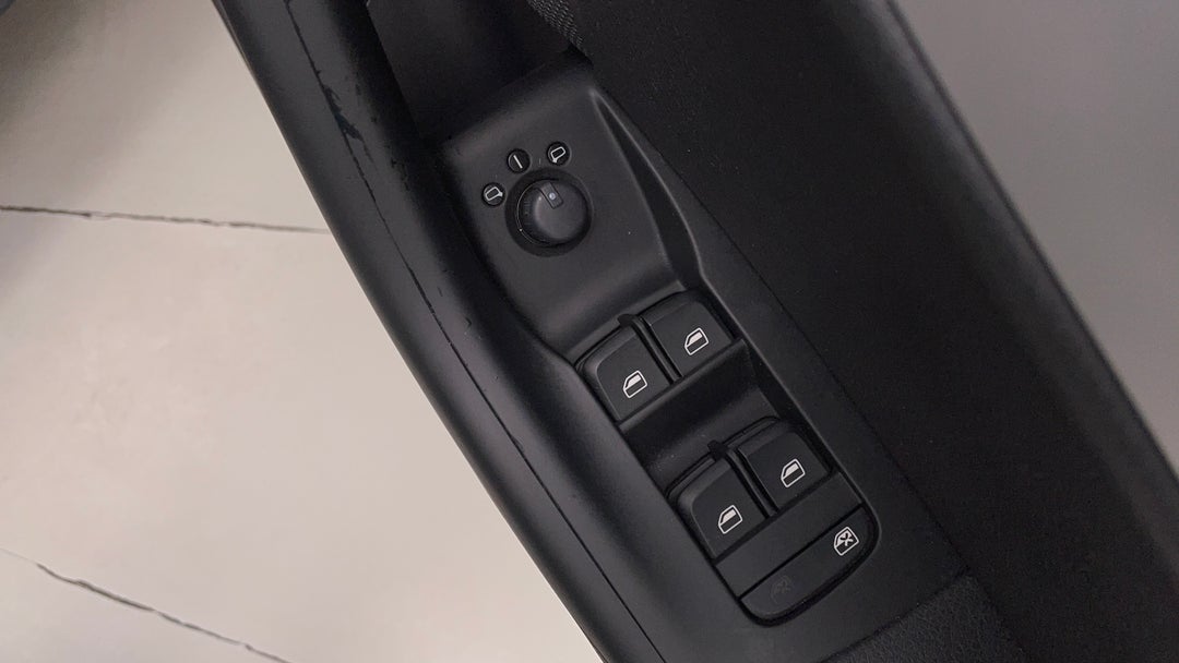 2016 Audi Q3 1.4 Tfsi (110kw), Automatic, 33139 km, Drivers Side Door Panel Controls