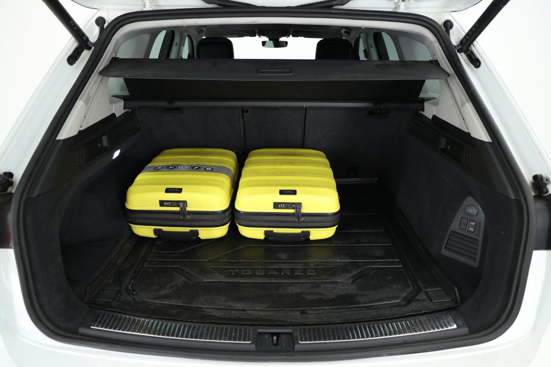 2022 Volkswagen Touareg 210tdi Elegance, Automatic, 74805 km, Boot Inside View with Luggage
