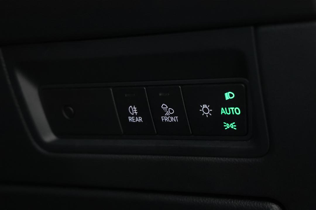 2022 Volkswagen Touareg 210tdi Elegance, Automatic, 74805 km, Right Side Front Door Cabin View