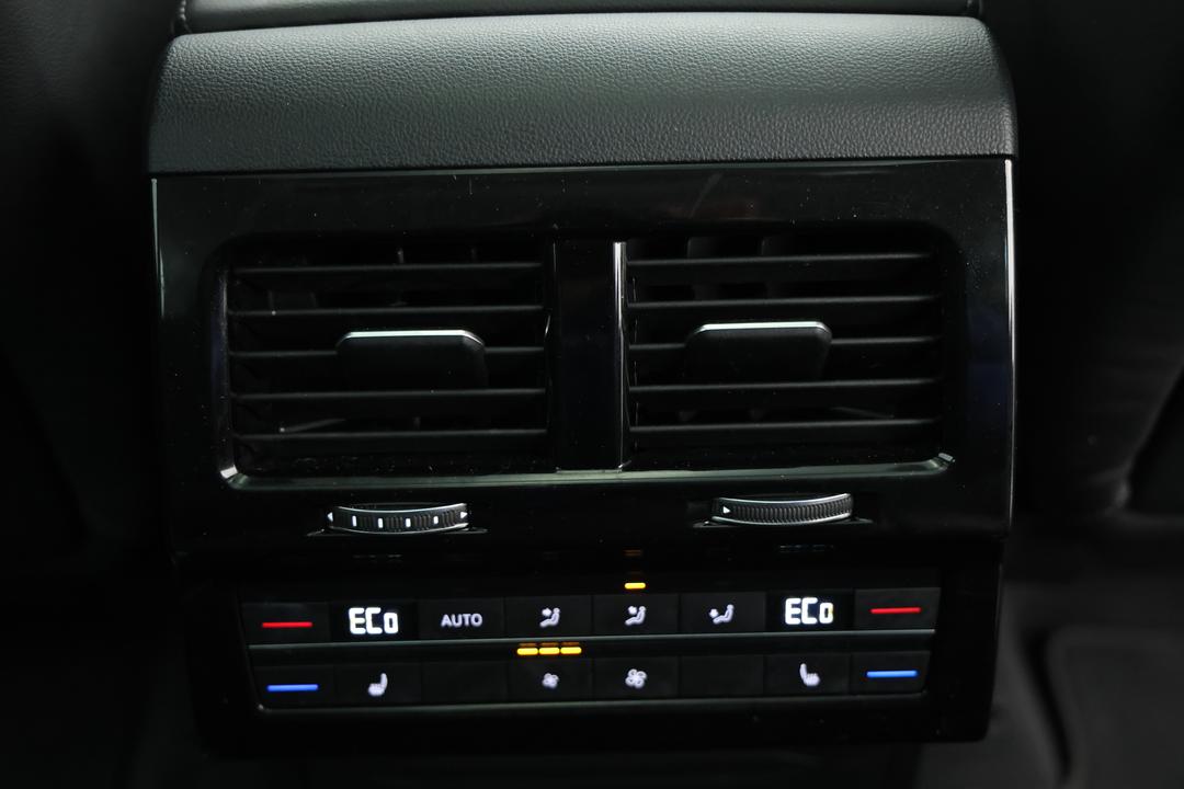 2022 Volkswagen Touareg 210tdi Elegance, Automatic, 74805 km, Dashboard View