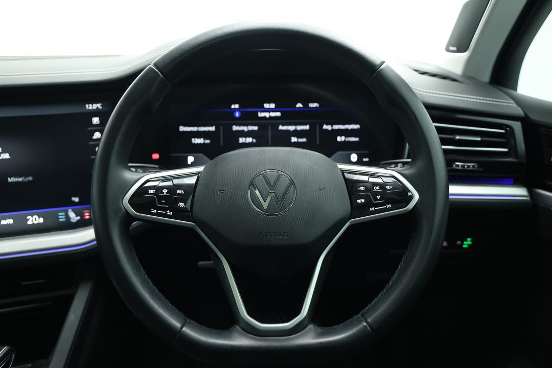 2022 Volkswagen Touareg 210tdi Elegance, Automatic, 74805 km, Pedals and Footmat