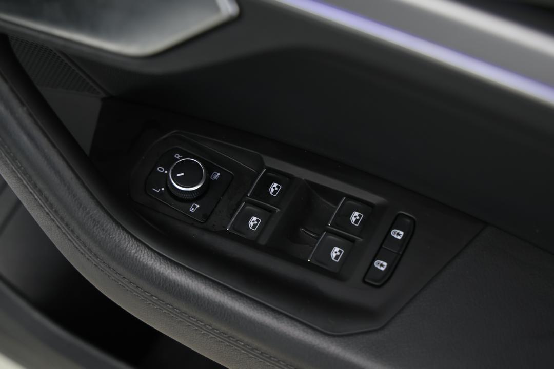 2022 Volkswagen Touareg 210tdi Elegance, Automatic, 74805 km, Key Close-up